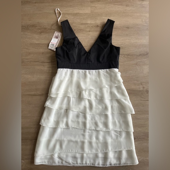 Roulette Black and Cream Formal Dress Wedding Guest Special Event SZ 10 NWT - Picture 10 of 10